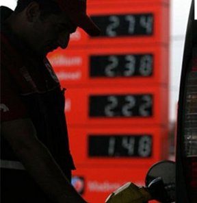 Benzin fiyatı neden düşmüyor?