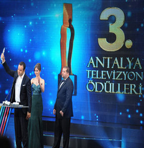 Antalya Televizyon Ödülleri’ne sert eleştiri!