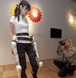 Engelliler, Japonların robotik ayağıyla yürüyecek