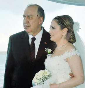 Eski bakan, Antalya'da evlendi