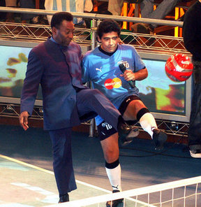 Maradona, Pele ile dalga geçti!