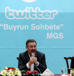 Melih Gökçek Twitter'a girişinin 1 yılını kutladı