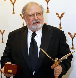 Oscarlı yönetmen Fransız madalyasını iade etti!