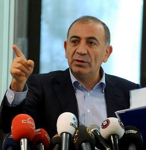 Sıkışınca topu taca at anlayışı dış politikanın iflası demektir