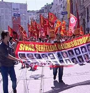 Taksim'de Sivas olayları yürüyüşü