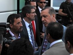 Başbakan Erdoğan, Yüz Nakli Olan Uğur Acar’ı Ziyaret Etti