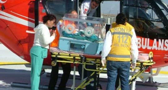 Erken Doğan Bebeğe Hava Ambulans