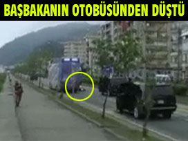 Polisin otobüsten düşme anı  VİDEO