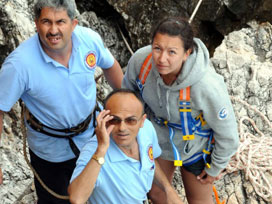 Rus turist kayalıklarda mahsur kaldı